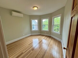 135 W Park St, Providence, RI 02908
