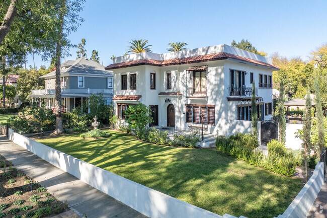 Home Gardens historic districts showcase timeless architecture and character.