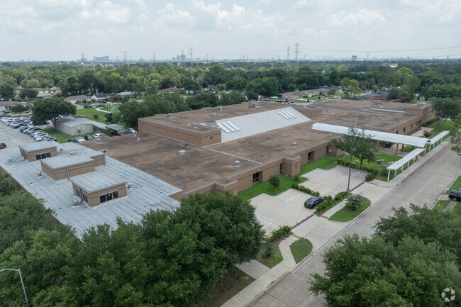 The school serves students from Pre-K through 5th grade.