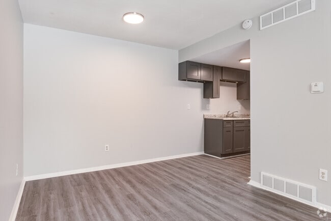 1BR, 1BA - 650 - 700 SF