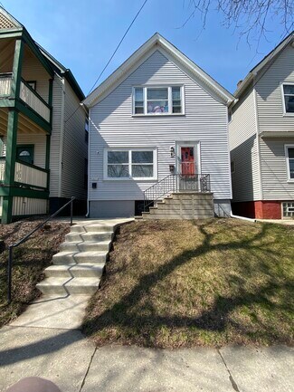 1821 N Astor St Unit Upper, Milwaukee, WI 53202