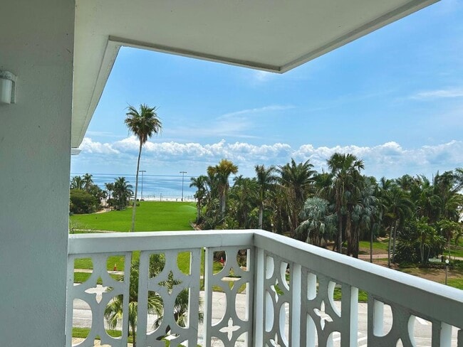 1100 N Shore Dr NE unit 204, Saint Petersburg, FL 33701 - photo 7