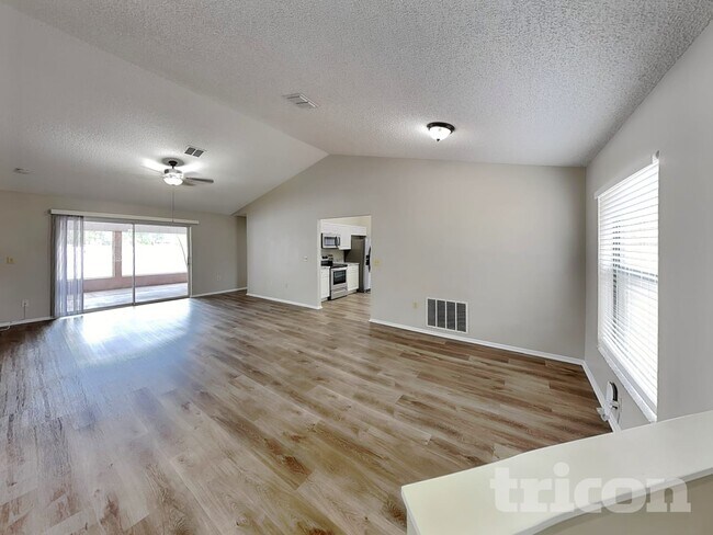 714 49th St E, Bradenton, FL 34208 - photo 2