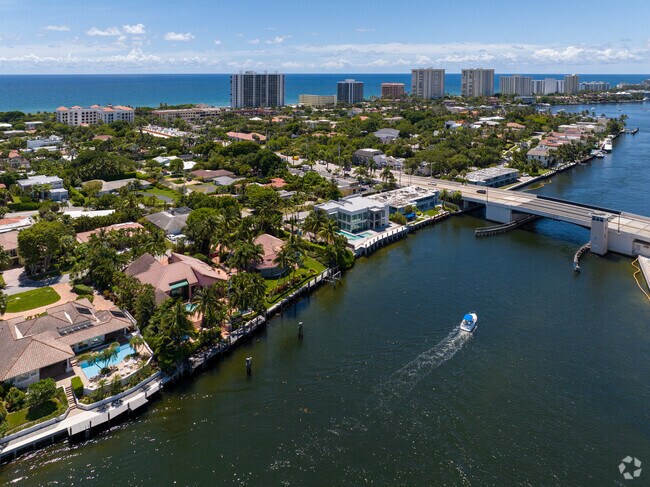 Downtown Boca Raton- Boating on the Intracoastal waterway