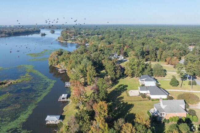 River Pointe Plantation homes sit on large spacious lots.