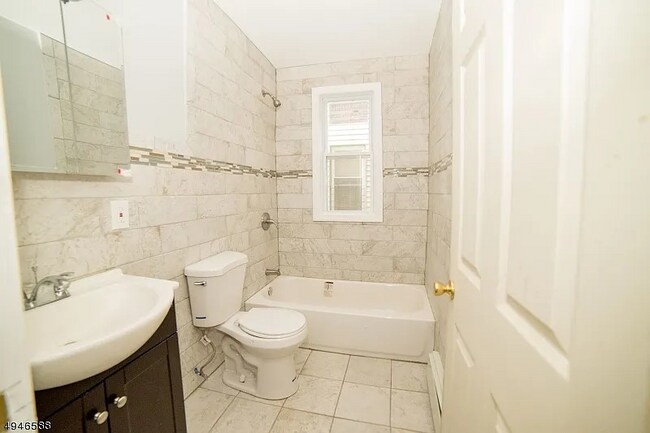 889 S 14th St unit 889 S 14th St 2nd Fl, Newark, NJ 07108 - photo 5