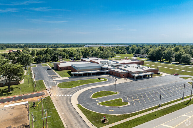 The campus of the Strafford Elementary School is located ajacent to the middle school.