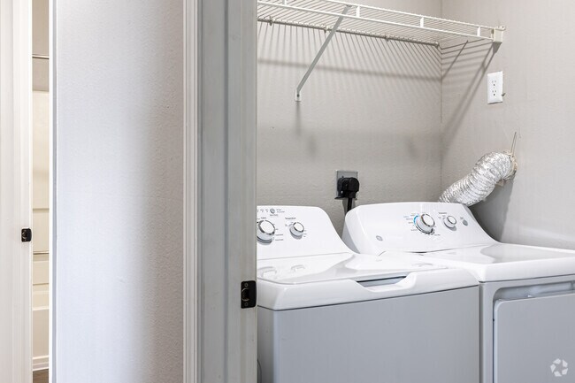 1BR, 1BA - 727SF
