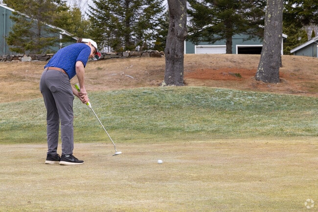 The Meadows Golf Club is a nearby drive from Minot, where residents can practice their short game.