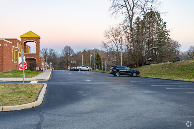Ringgold Elementary School South has a parking lot that wraps around the building.