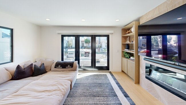 307 18th St, Huntington Beach, CA 92648 - photo 2