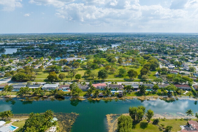 Kendale overlooks Miccosukee Golf Course and scenic canals.