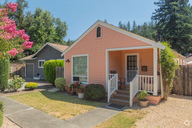 Downtown Calistoga features historic cottages that date back to the founding of the city.