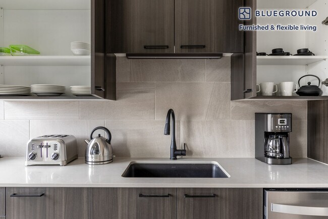 939 W Washington Blvd unit FL7-ID234, Chicago, IL 60607 - photo 6