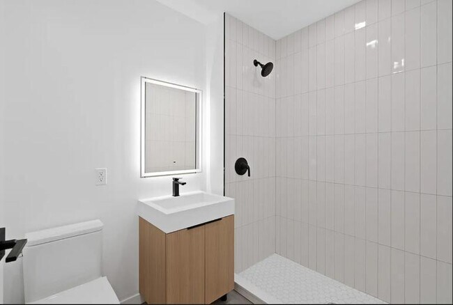 33-52-52 Crescent St unit 202, Queens, NY 11106 - photo 7