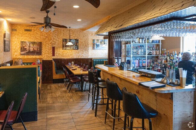 Grab a tasty lunch lunch or dinner at Old Tyme Italian Cuisine in the West Lynn neighborhood.