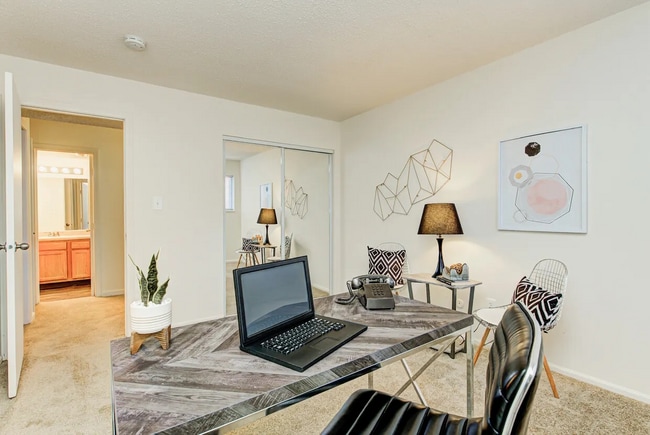 Chateau in the Woods, Indianapolis, IN 46220 - photo 6