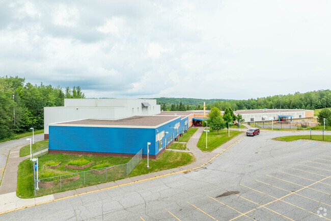 Lowell Elementary has a minority enrollment of 33% and a student-teacher ratio of 12:1.