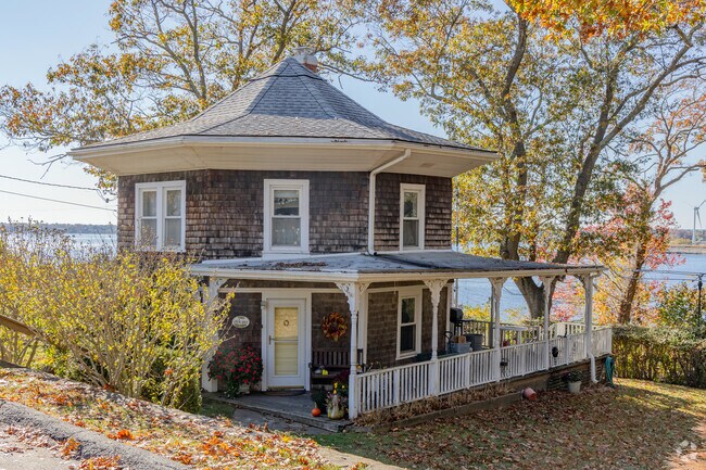 An octagonal home in Boyden Heights, once considered therapeutic, has river views.