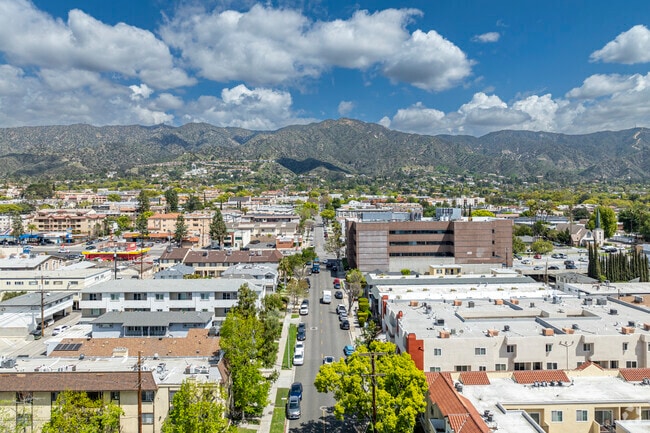 Welcome to Downtown Burbank, the center for shopping and commuting.