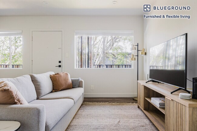 4140 Grand View Blvd unit FL2-ID1327, Los Angeles, CA 90066 - photo 4