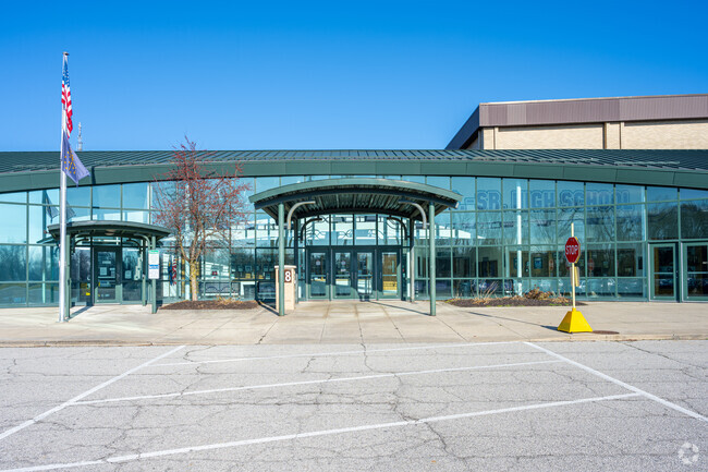 Leo Jr/Sr High School receives an overall Niche grade of B.