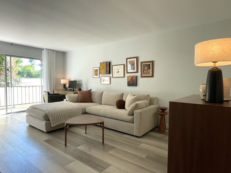 404 San Vicente Blvd unit 105, Santa Monica, CA 90402 - photo 1