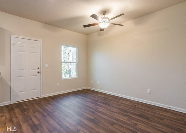 913 Highwood Ln, East Point, GA 30344 - photo 3