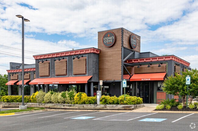 Stone's Cove satisfies with a mouth watering menu of food and beverages in McNair.