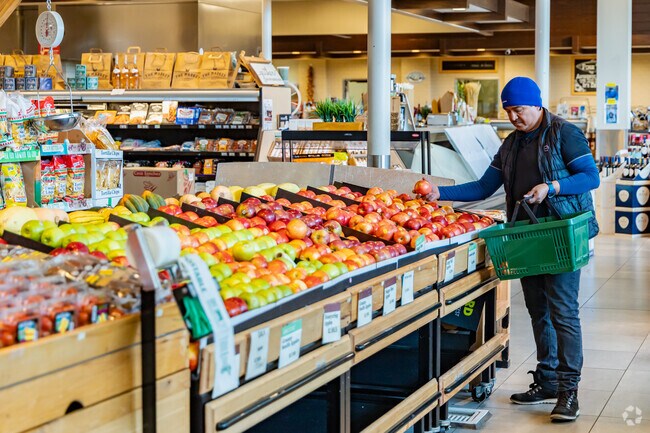 Locals enjoy fresh organic produce at The Market at Edgewood in Duveneck-Saint Francis.