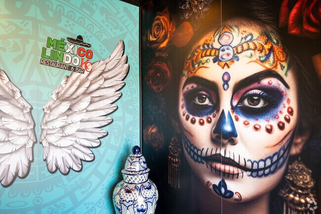 Murals and artwork are prevalent in the Foxcroft & Glen Arbor neighborhood.