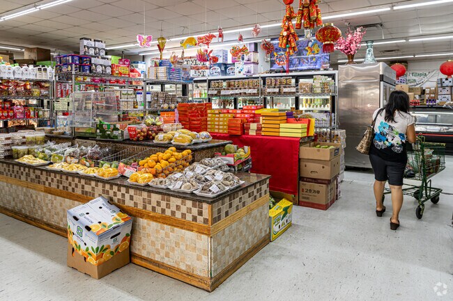 Saigon Hong Kong Market offers international buys near Park Forest LA North.
