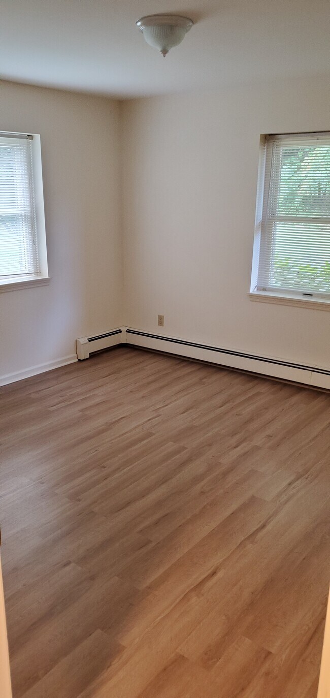 17 Intervale Ave unit 1st floor Intervale, White Plains, NY 10603 - photo 2