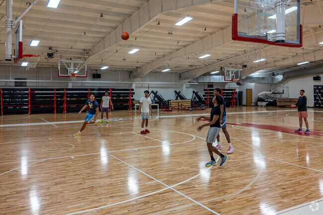 Labcity Sports & Events Center
offers gaming for all ages in Commonwealth Park.