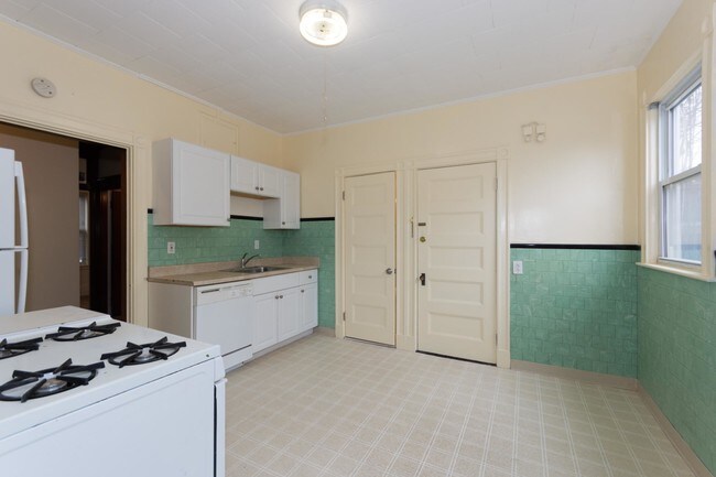 581 Cambridge St unit 1, Allston, MA 02134 - photo 6