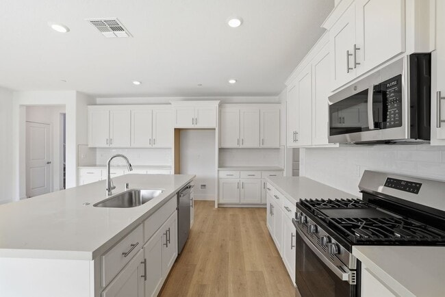 8380 Kyler Rd, Elk Grove, CA 95757 - photo 7