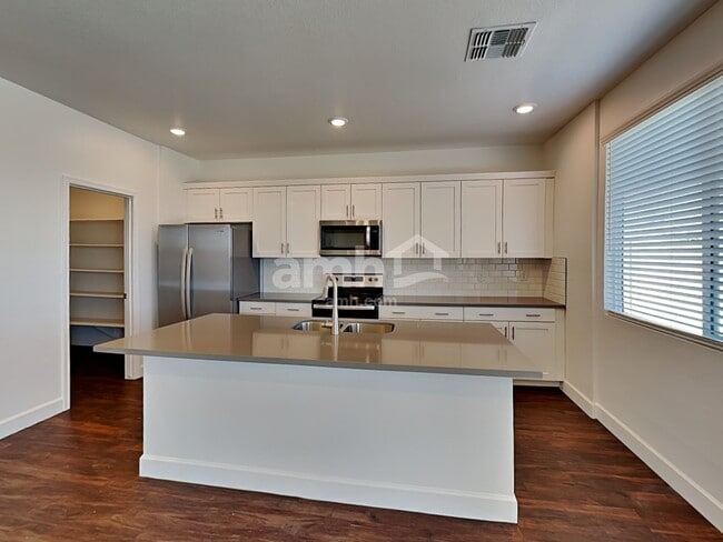 8827 N 171st Dr, Waddell, AZ 85355 - photo 3