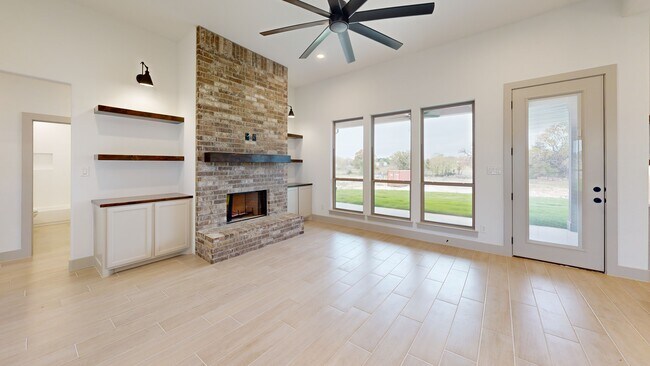 1062 Alex Dr, Springtown, TX 76082 - photo 2
