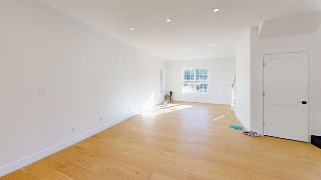 76 Trymbulak Ln, Glastonbury, CT 06033 - photo 3