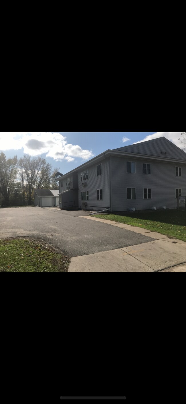 20427 W Clark Ave unit 7, Galesville, WI 54630 - photo 2