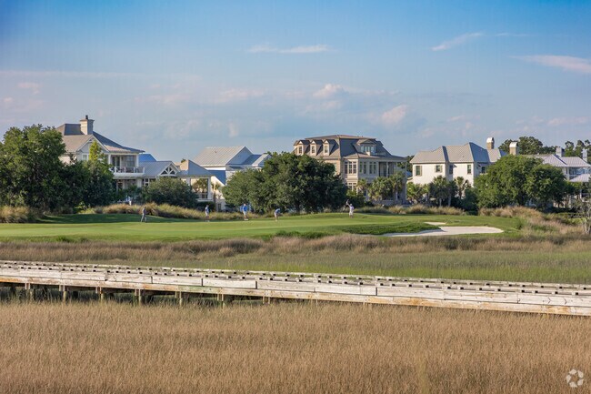 Daniel Island Club has 2 top-ranked golf courses with beautiful fairways and greens.