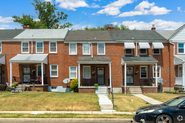 Living close to your neighbors in Chinquapin Park helps make it a tight knit community.