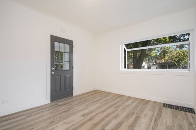 1036 Park St SW, Grand Rapids, MI 49504 - photo 4