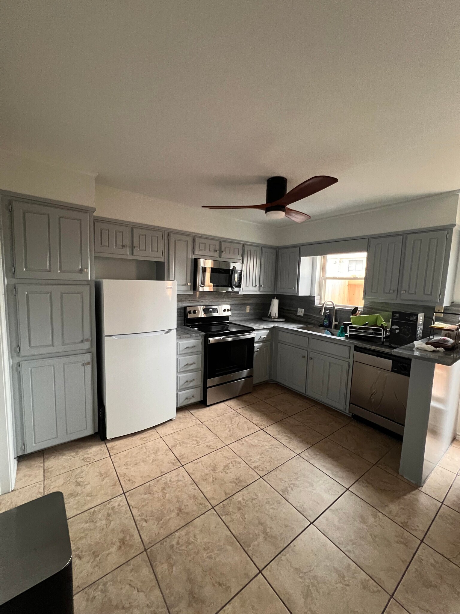 Updated kitchen: repainted cabinets, new counter and backsplash, new microhood, new range, new sink