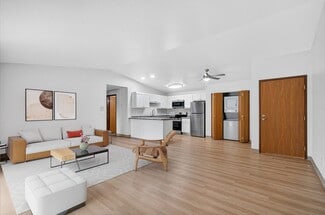 107-225 Turtle Creek Dr, Delavan, WI 53115