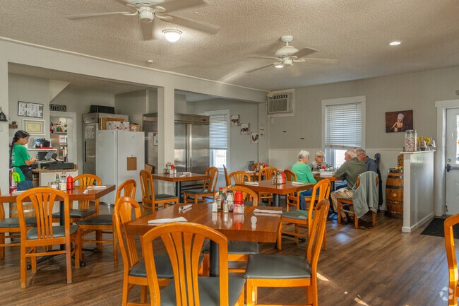 Comfort at the Corner has a wonderful  atmosphere for breakfast in Salford Township.