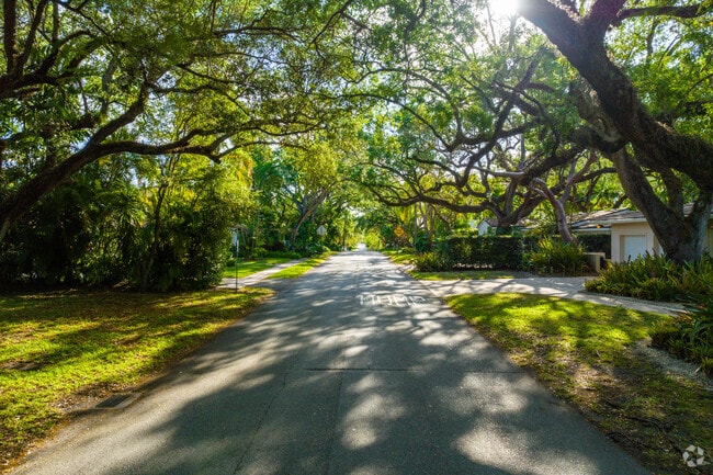 Welcome to the beautiful Sunrise Point neighborhood in Coral Gables, FL.