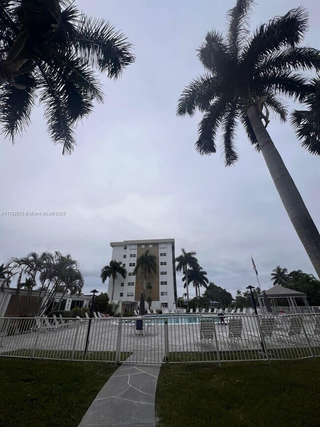 3020 NE 16th Ave unit 103, Oakland Park, FL 33334 - photo 2