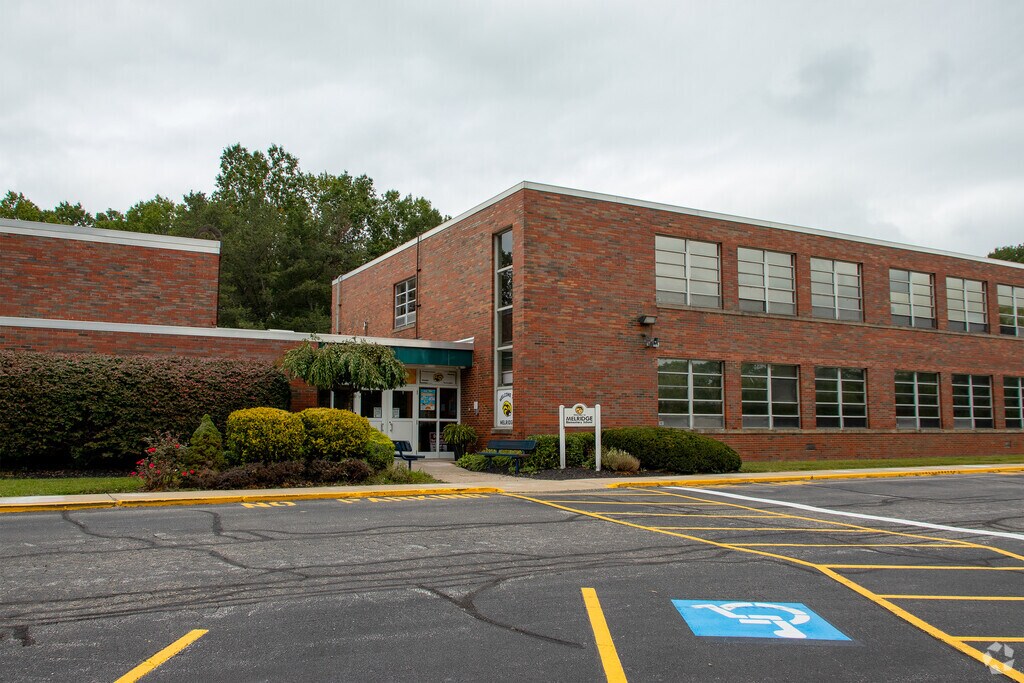 Melridge Elementary School provides education in the neighborhood of 
Outlying Lake County