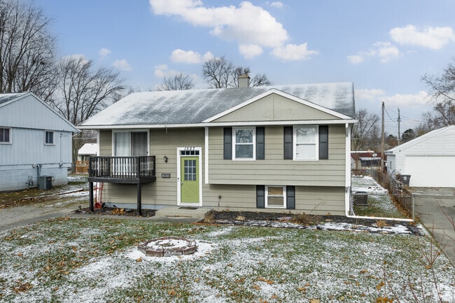 Find charming split-level homes at Crestwood in Fort Wayne.